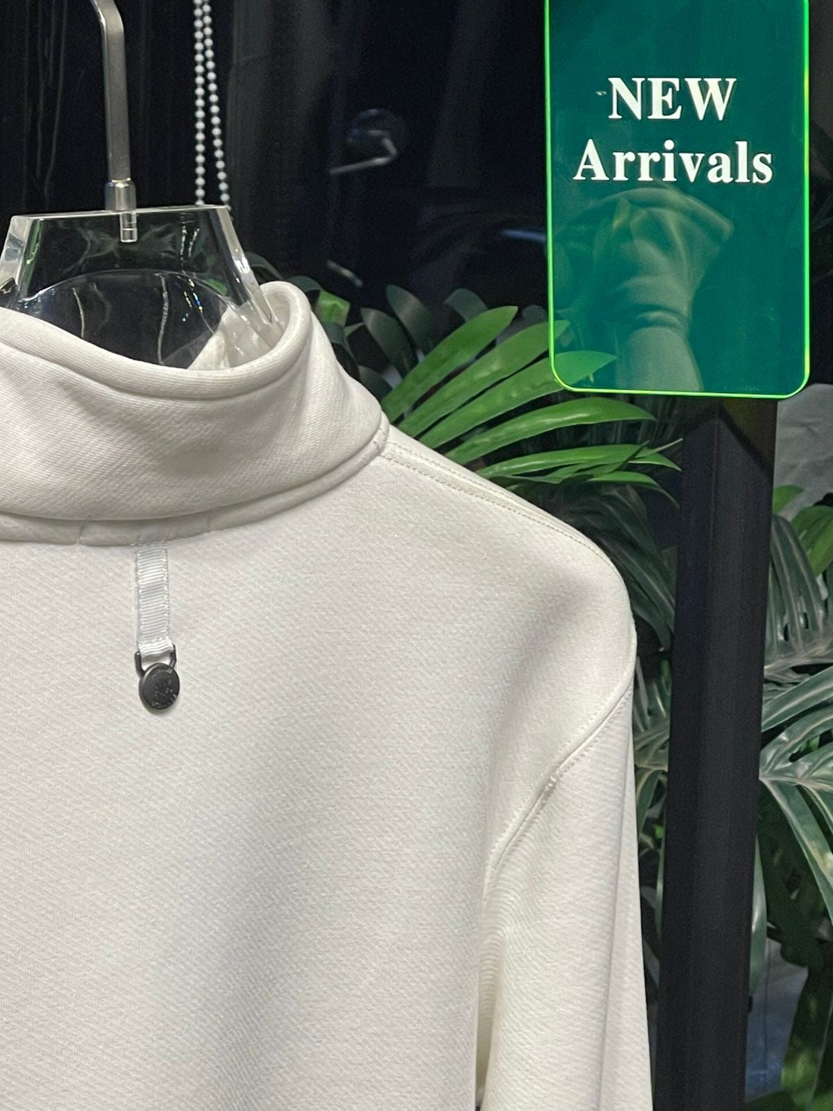 Men’s Half-Zip Sweatshirt – Minimal & Modern