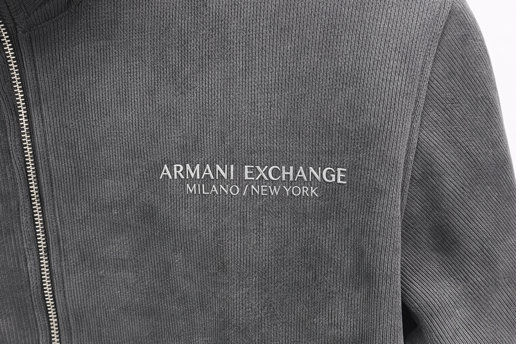 Men’s full-zip jacket designed for everyday